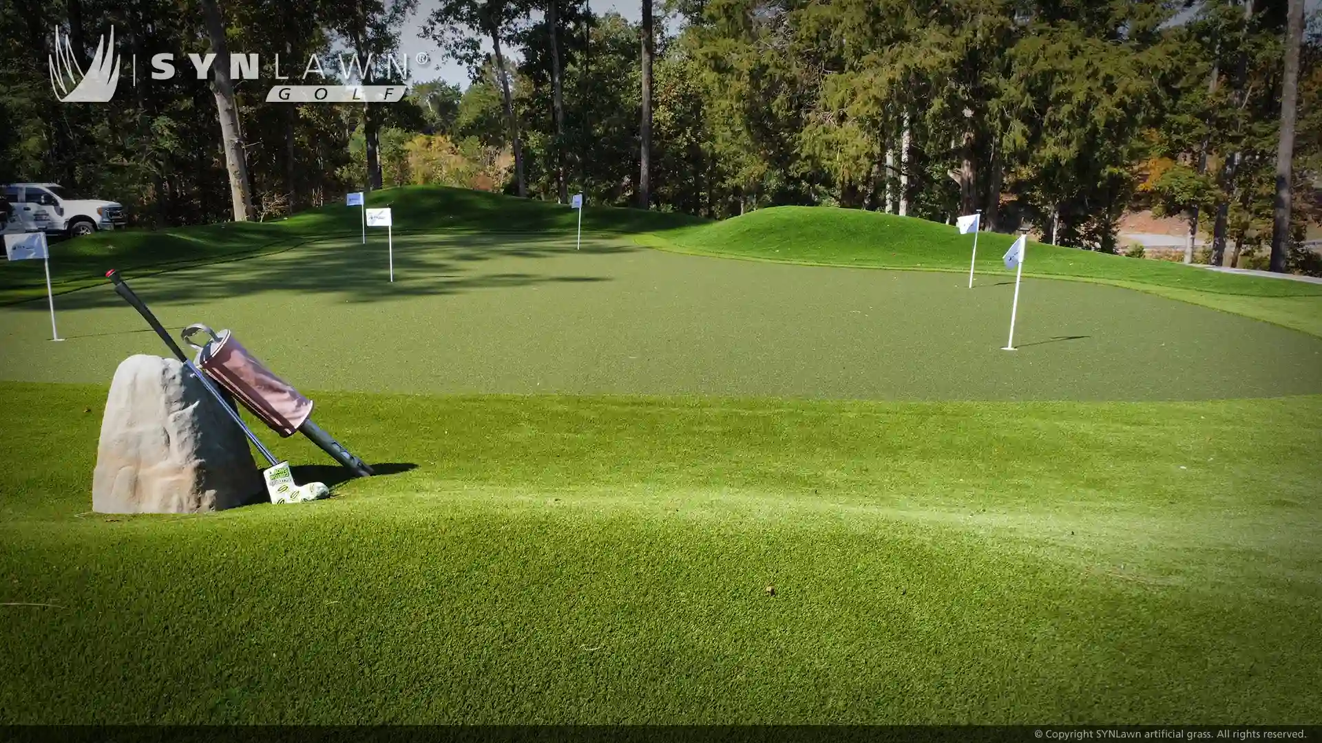 image of SYNLawn Golf artificial grass fringe with custom putting green