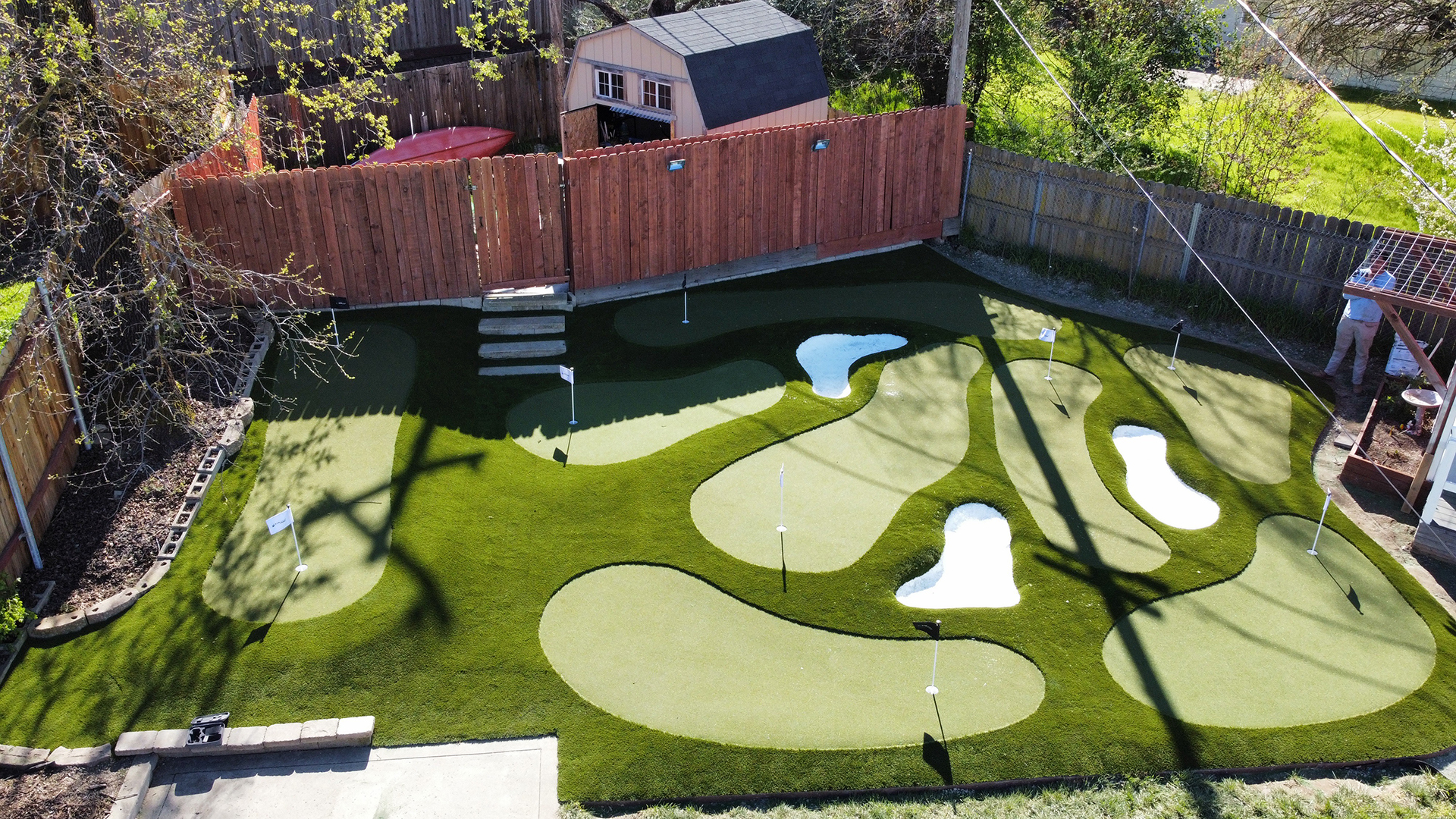 image of backyard mini golf course with SYNLawn precision putt surfacing