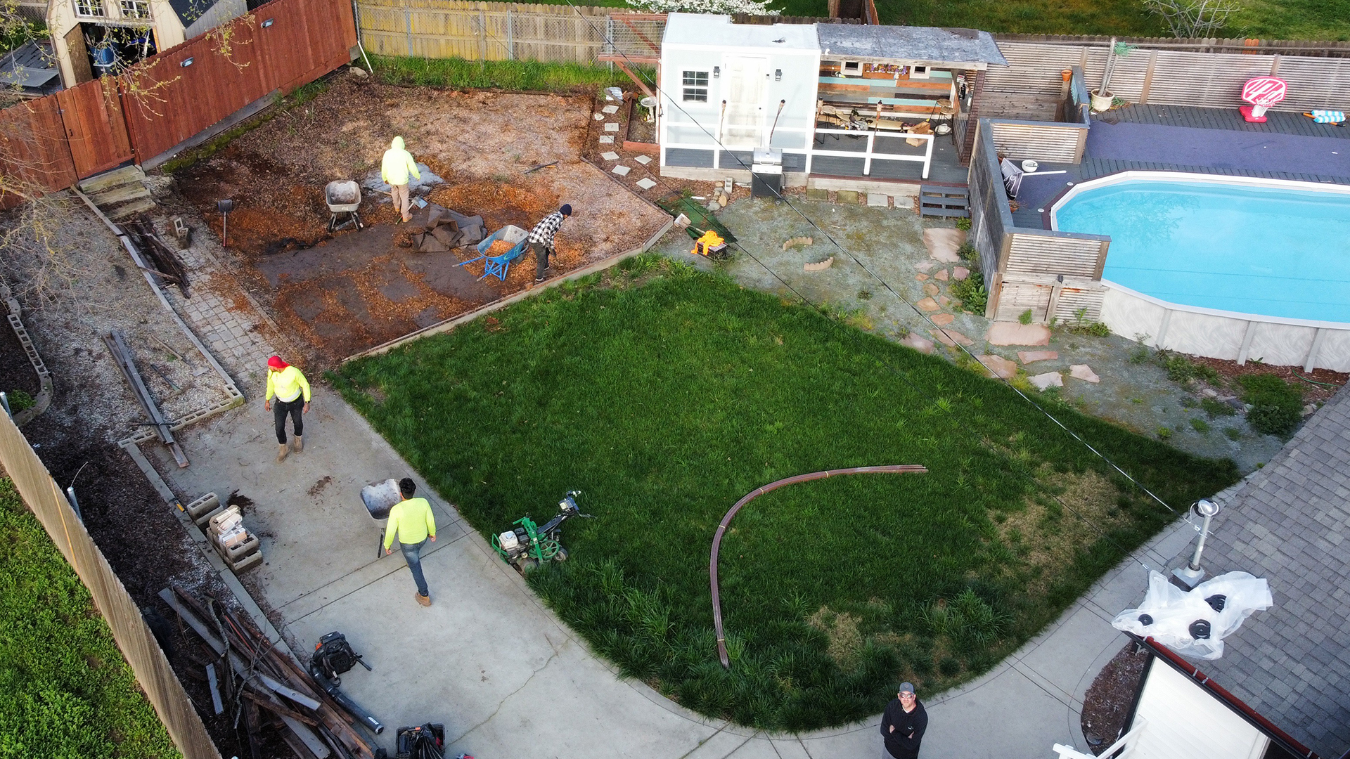 image of backyard mini golf course with SYNLawn precision putt surfacing